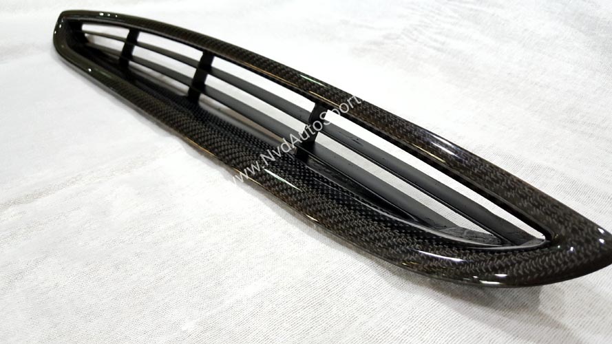 BMW F82 M4, F83 M4, F80 M3 Carbon fiber CS bonnet vent grille